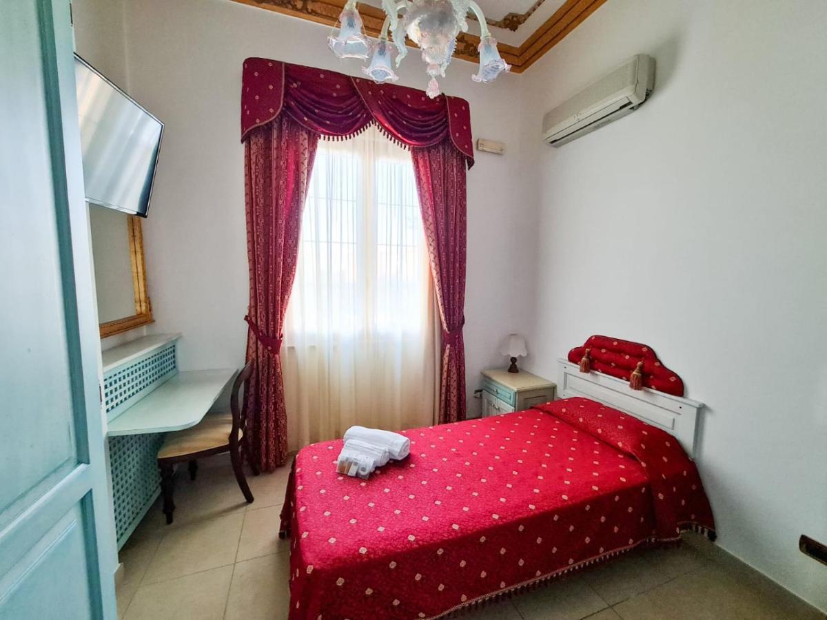 Euro Hotel Iglesias Extérieur photo