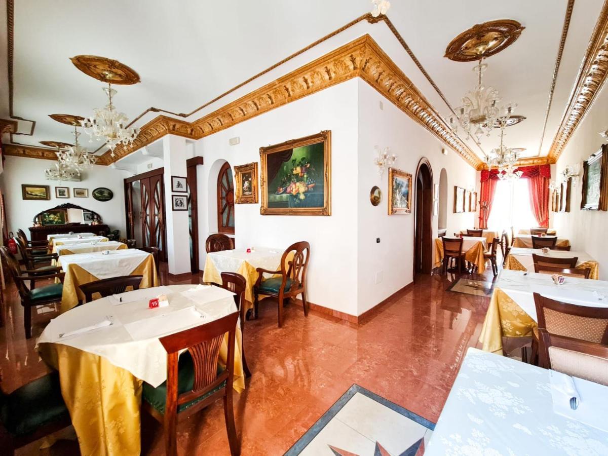 Euro Hotel Iglesias Extérieur photo